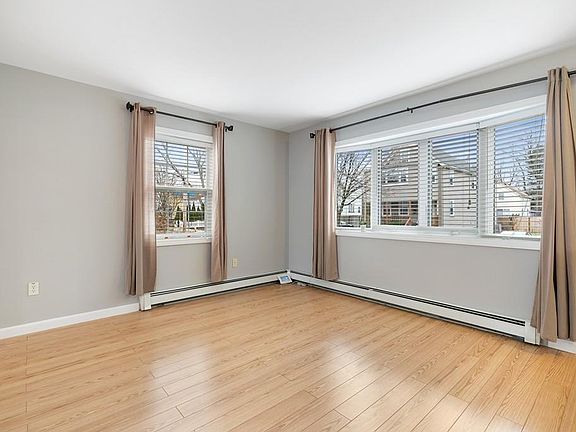 3rd image of 46 Lincoln St #46