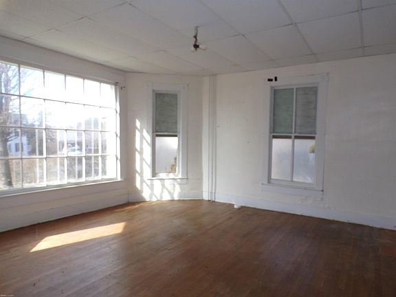 5th image of 307 & 309 Main St E