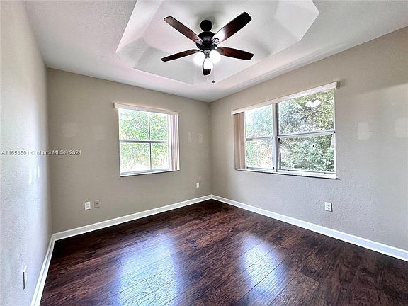 4th image of 1575 NE 33rd Ave #1575