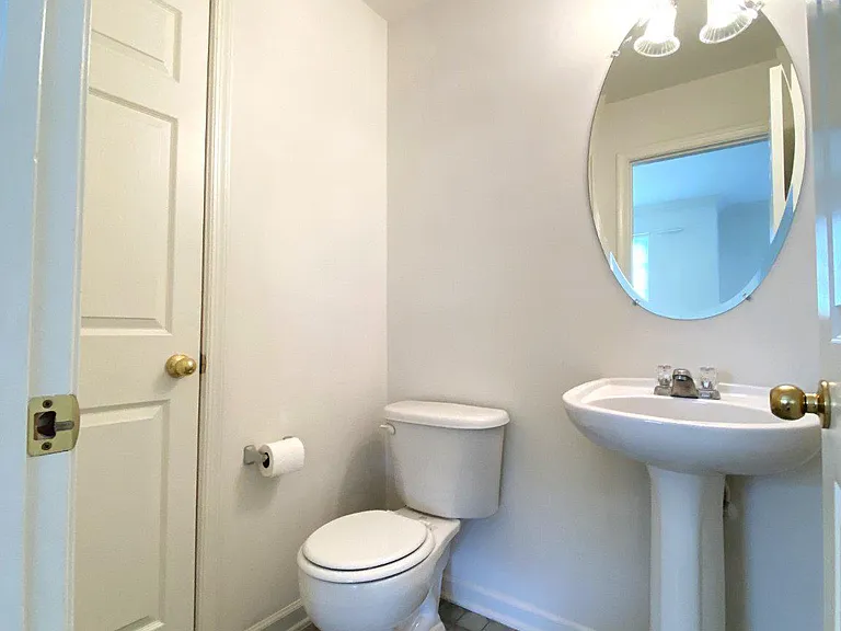 1601 Wilcox Ave — Photo 5