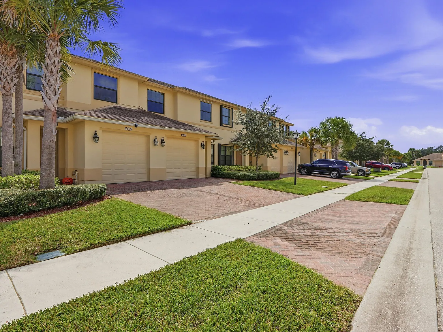 3 bed, 2.5 bath, 1690 sqft, $2,250 — Photo 2