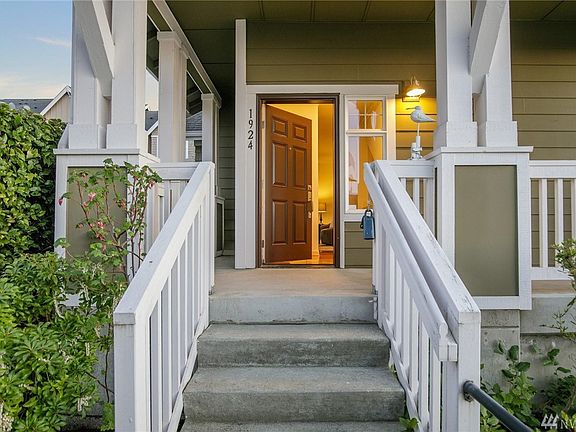 3rd image of 1924 17th Ave NE