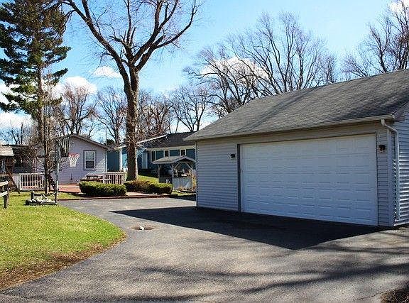 3rd image of 38726 N Hilltop Ave