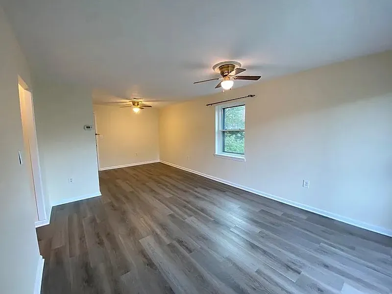 1 bed, 1.0 bath, 688 sqft, $1,590 — Photo 2