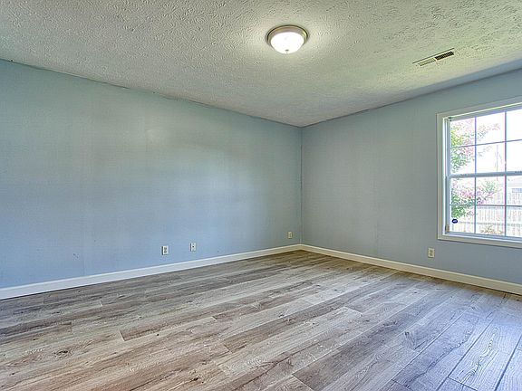 5th image of 4950 Penrose Dr