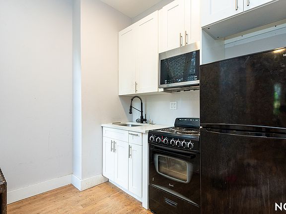 2nd image of 211 Marion St #1A