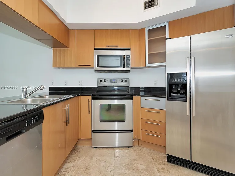 1750 N Bayshore Dr #1515 — Photo 8
