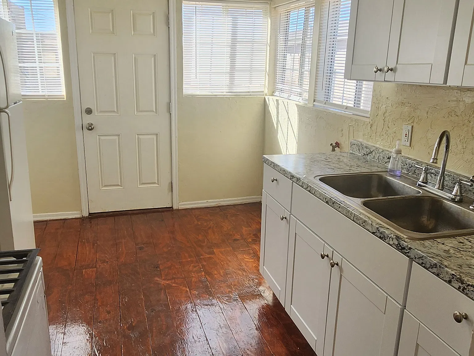 2 bed, 750 sqft, $1,300 — Photo 4