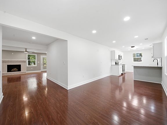 4th image of 505 Abraham St