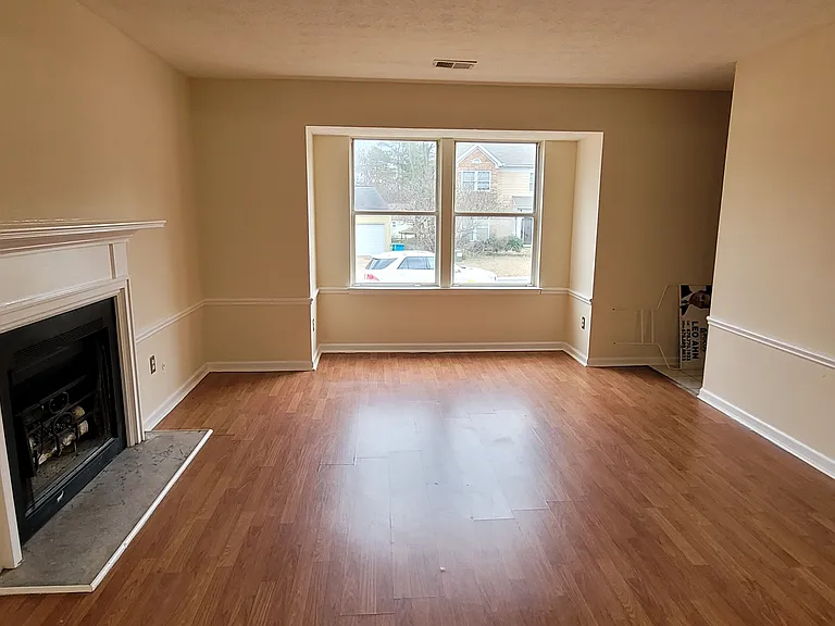2082 Montgomery Trl — Photo 10