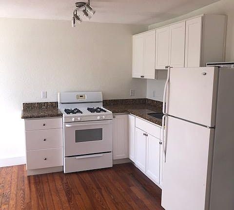 3rd image of 309 3rd Ave N #2