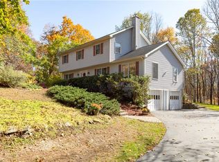 4 Straub Dr, Pleasant Valley, NY 12569