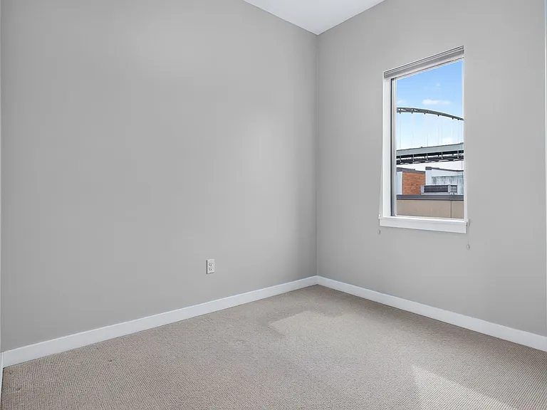 1690 NW Riverscape St — Photo 38