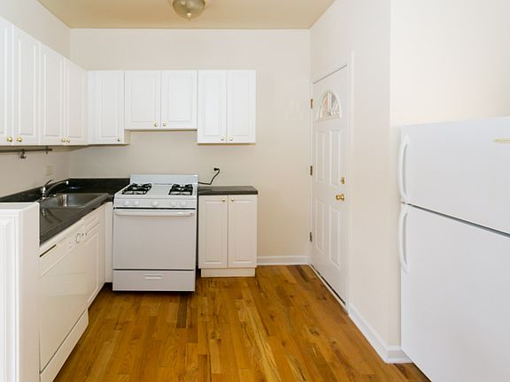 4th image of 3720.5 N Pine Grove Ave Unit 3W