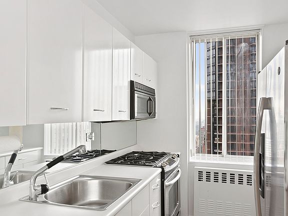 5th image of 220 E 65th St APT 24M