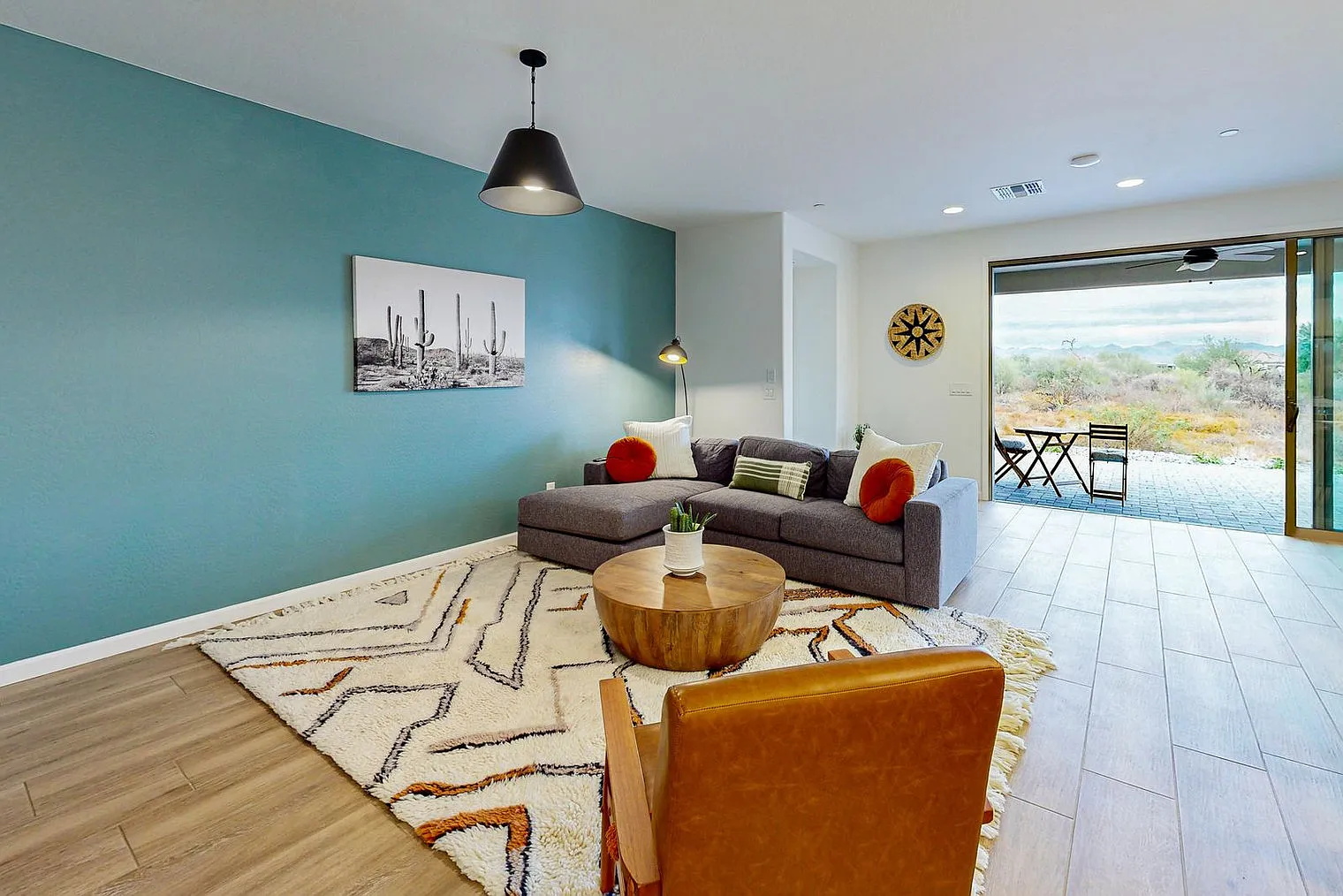 3 bed, 2.0 bath, 1668 sqft, $3,741 — Photo 2