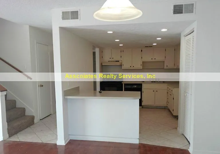 3020 NW 28th Cir — Photo 4