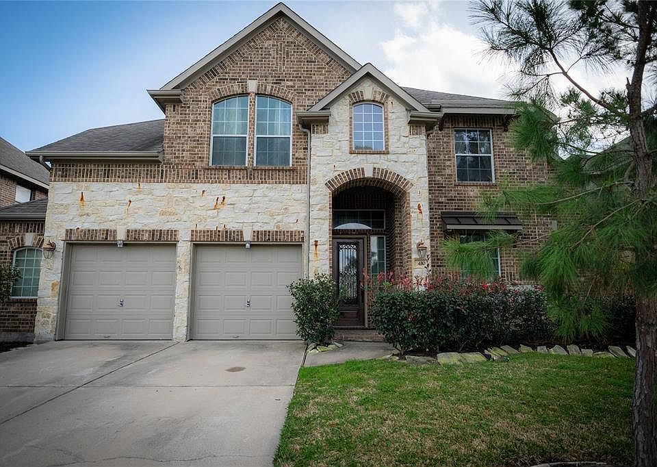 1st image of 410 Honeysuckle Vine Dr
