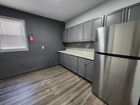 425 Martin Luther King Jr Drive image 1 of 10