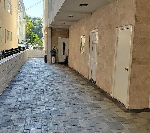 4th image of 435 N Palm Dr APT 202