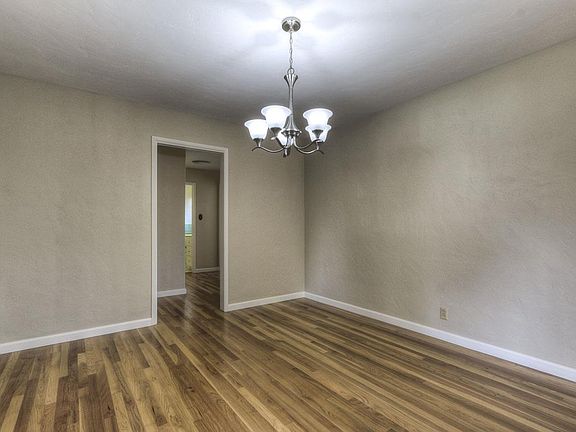5th image of 1415 Brookdale Dr