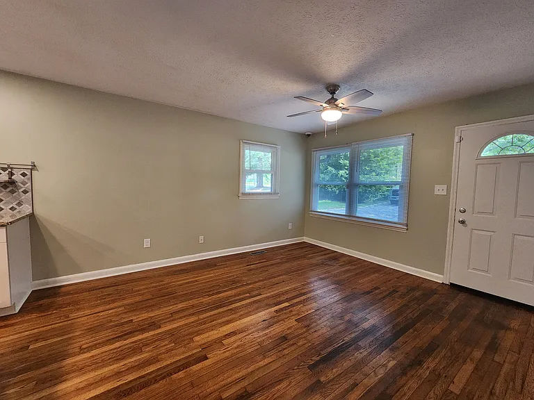 464 Ruth St — Photo 10