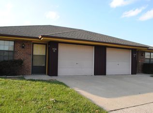 106 SE 25th St, Oak Grove, MO 64075