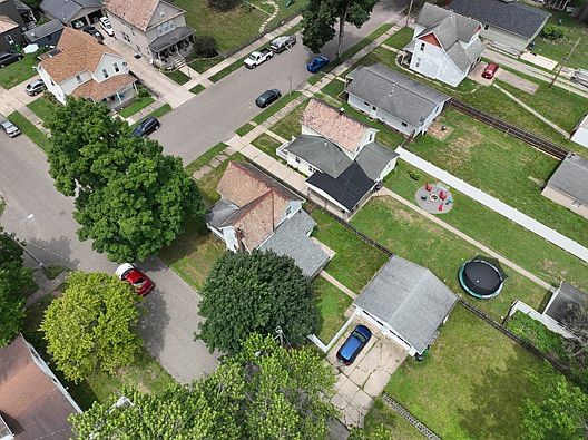 5th image of 400 E 7th St