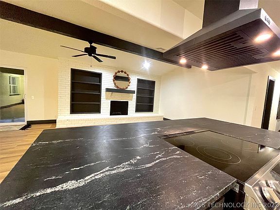 3rd image of 1811 Nightingale Cir