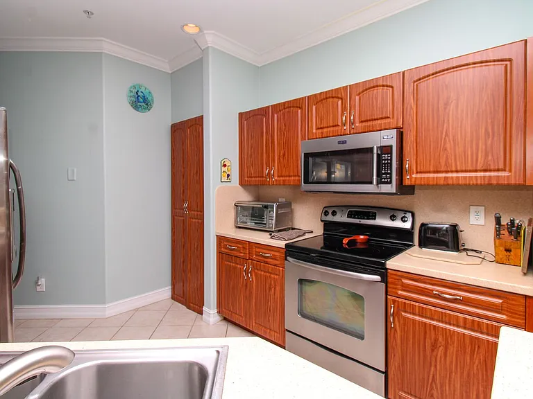 817 Carrick Bend Cir #101 — Photo 31