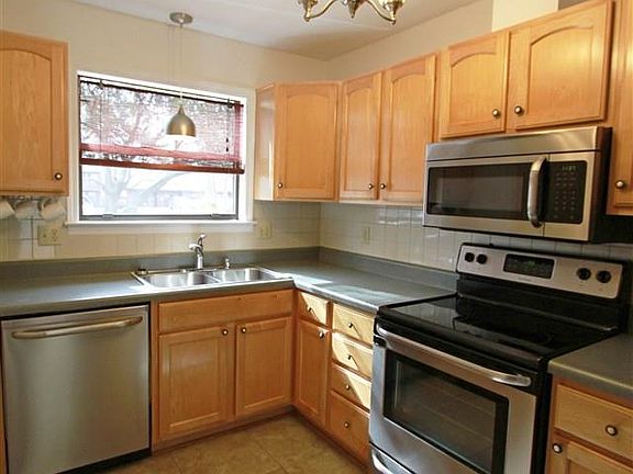 5th image of 3340 Sugartree Dr N