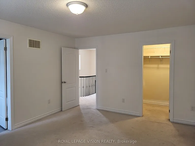 715 Agnew Cres #UPPER — Photo 27