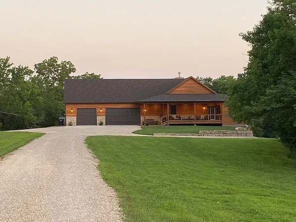 5621 SE 37th St, Tecumseh, KS 66542