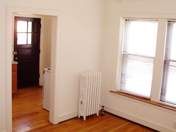 5th image of 4431 N Winchester Ave APT 3A