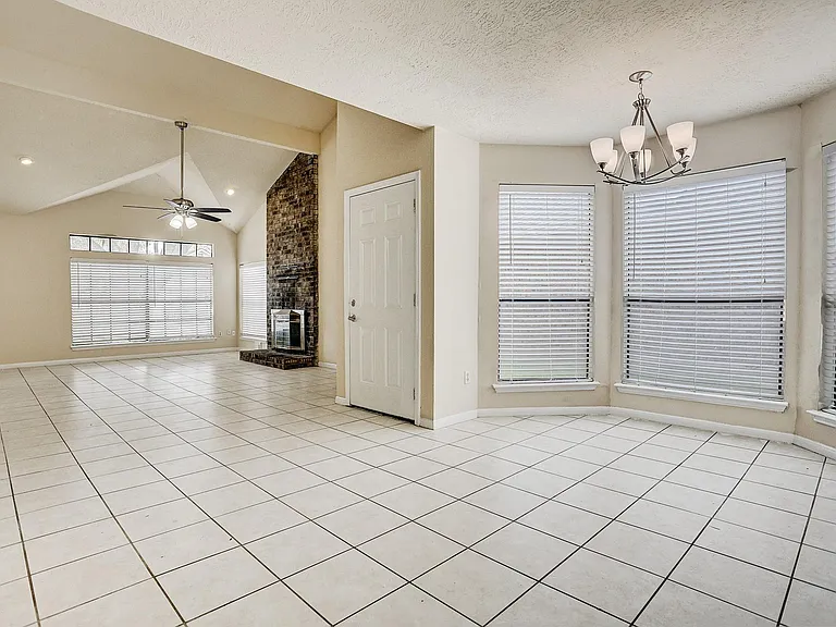 1538 Ainsdale Dr — Photo 7