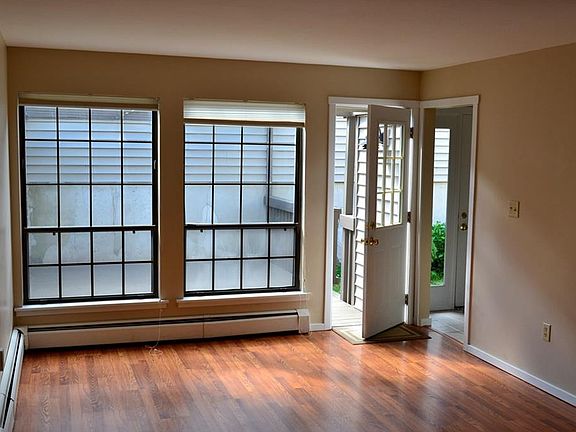 4th image of 4 Beecher Ln