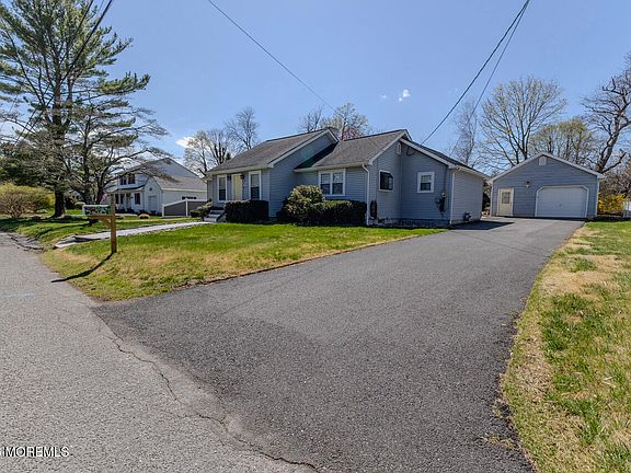 3rd image of 1611 Dumont Terrace