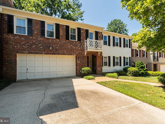 2nd image of 10515 Meadow Bridge Ln