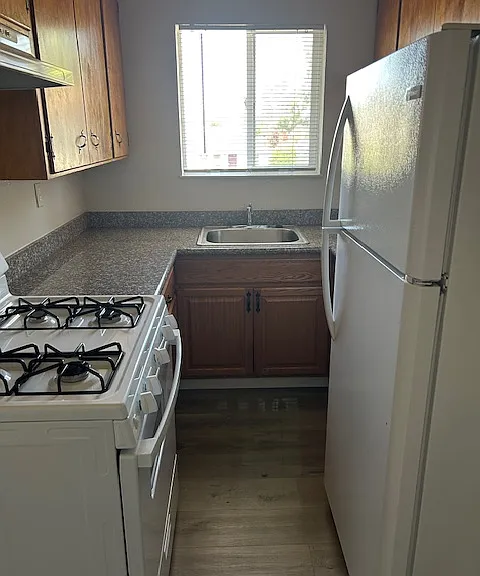 412 N Church St — Photo 3