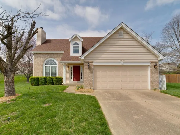 16700 Stone Creek Ct, Florissant, MO 63034