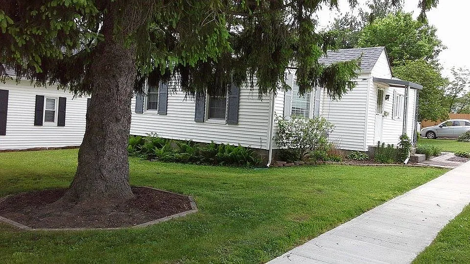 1802 East St photo 1