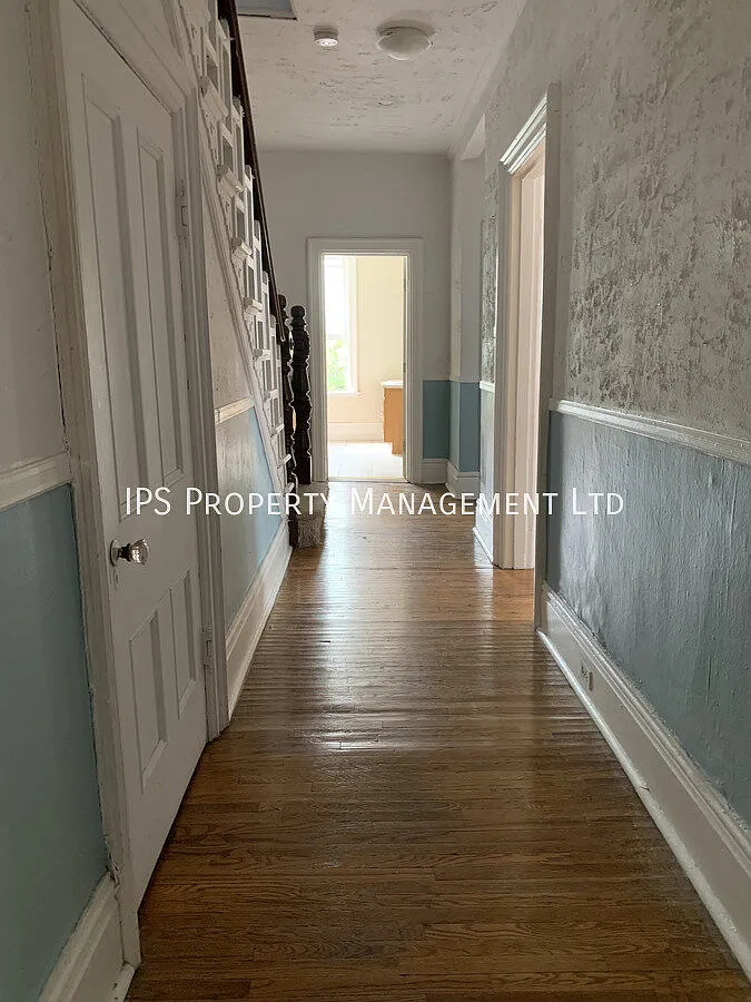Private - 5 Bed | 1.5 Bath - $650 - All Inclusive — Photo 4