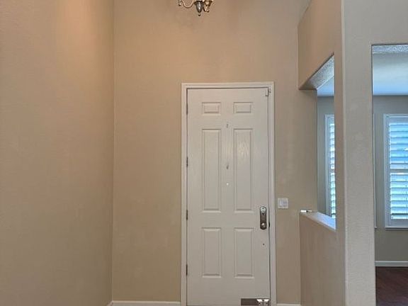 4th image of 2078 Newcastle Dr