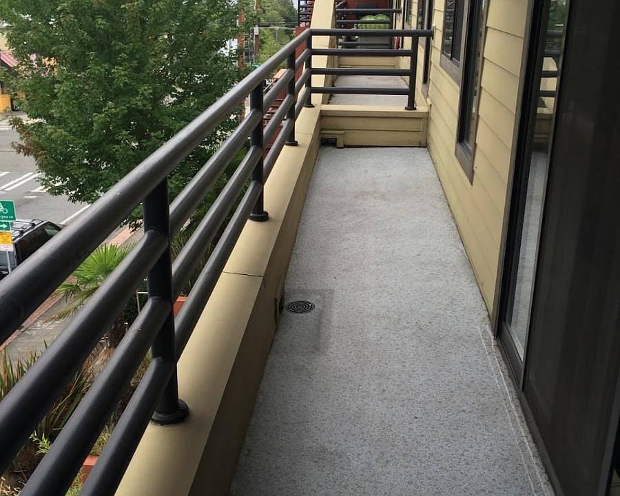unit's private deck