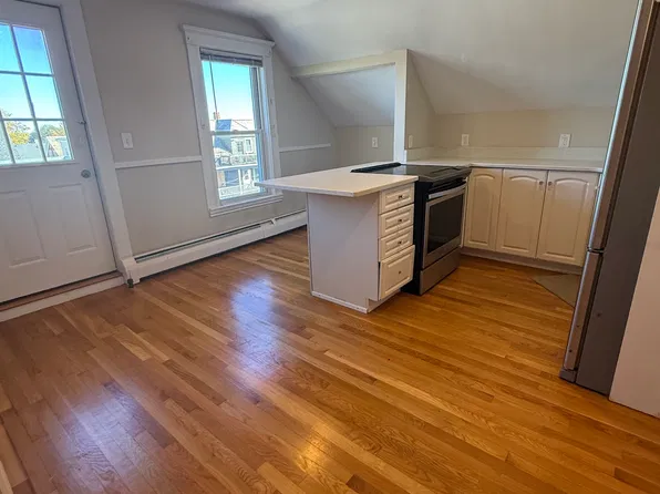 187 Lafayette St #4, Salem, MA 01970