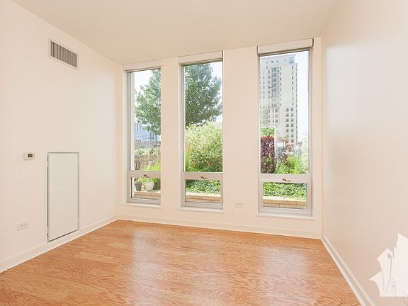 4th image of 1400 S Michigan Ave #7OH4