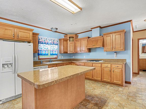 5th image of 26200 Leland Rd