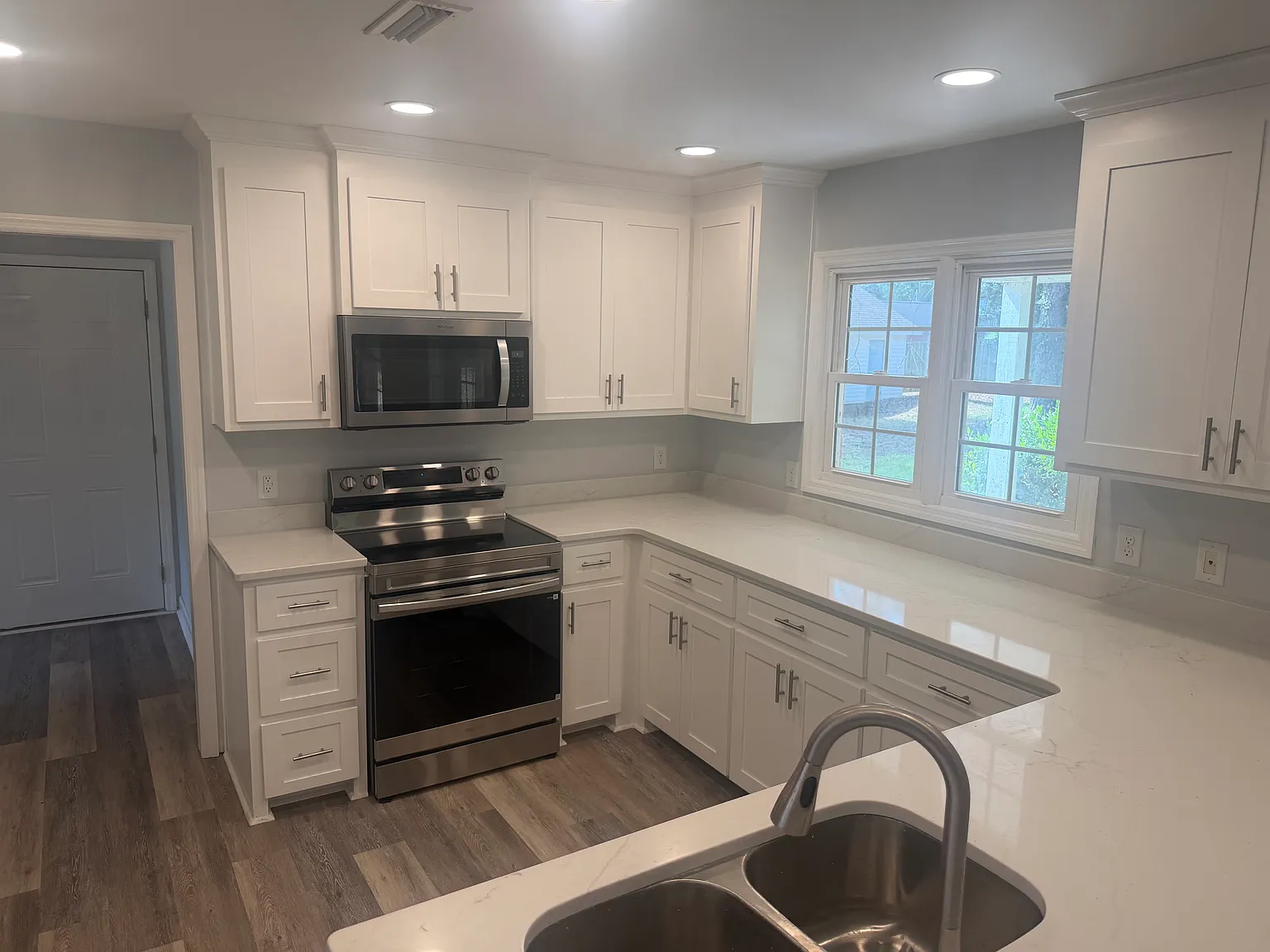 3 bed, 2167 sqft, $2,400 — Photo 3