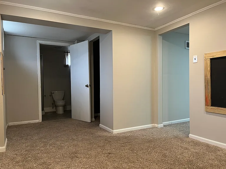 9501 Shanna Dr — Photo 22