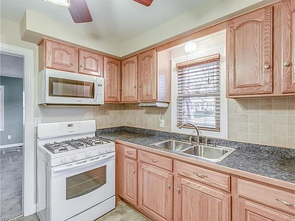 2nd image of 2606 Tifft St
